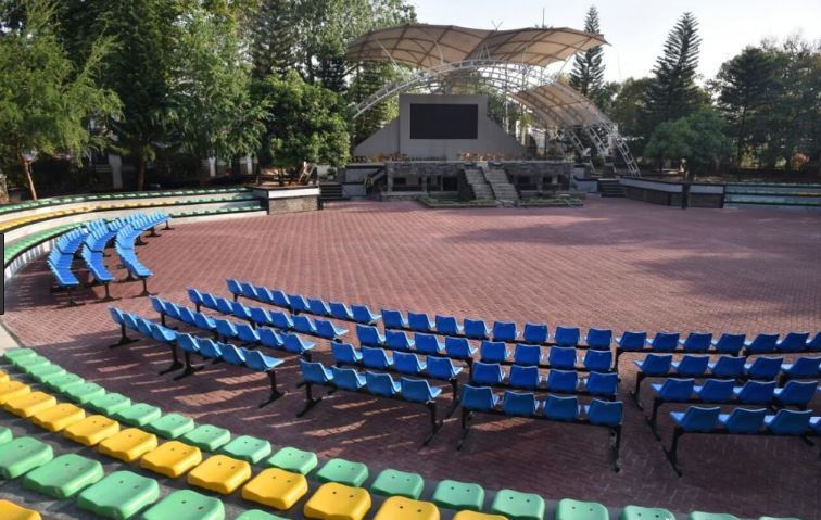 Taman Surawisesa